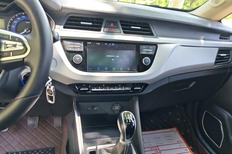 Used Geely Auto Vision X3 2019 Upgraded Model 1.5L Manual Luxury Version Audio And AC Panel