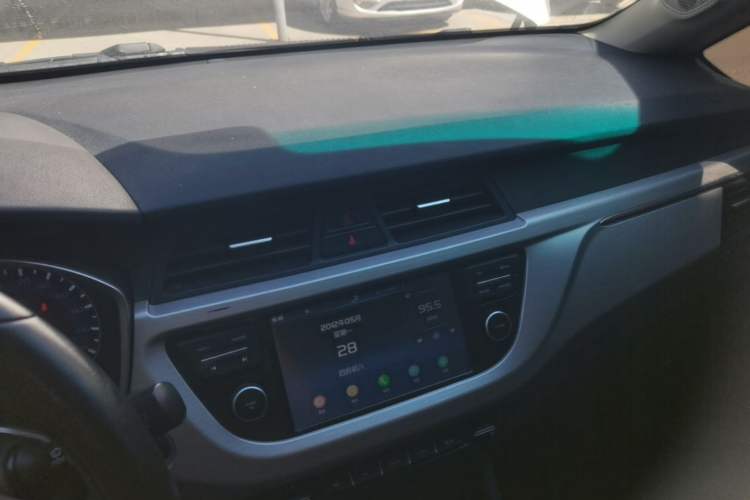 Used Geely Auto Vision X3 2019 Upgraded Model 1.5L CVT Elite Version Audio And AC Panel