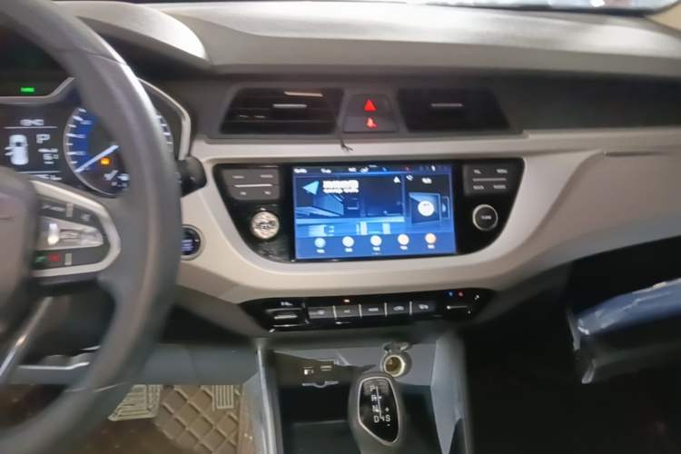Used Geely Auto Vision X3 2019 Upgraded Model 1.5L CVT Prestige Version Audio And AC Panel