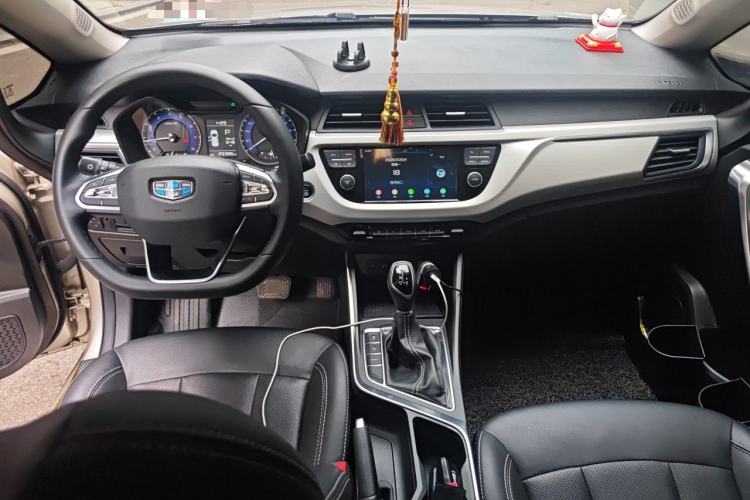 Used Geely Auto Vision X3 2019 Upgraded Model 1.5L CVT Elite Version Center Console