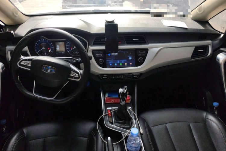 Used Geely Auto Vision X3 2019 Upgraded Model 1.5L Manual Luxury Version Center Console