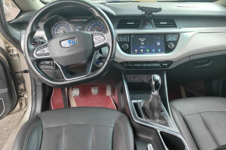 Used Geely Auto Vision X3 2019 Upgraded Model 1.5L Manual Elite Version Center Console