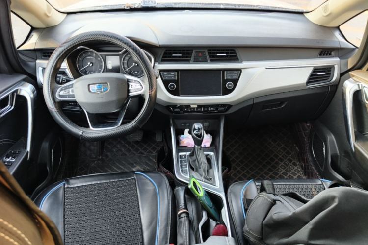 Used Geely Auto Vision X3 2019 Upgraded Model 1.5L CVT Elite Version Center Console