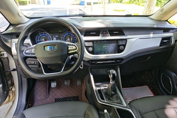 Used Geely Auto Vision X3 2019 Upgraded Model 1.5L Manual Luxury Version Center Console