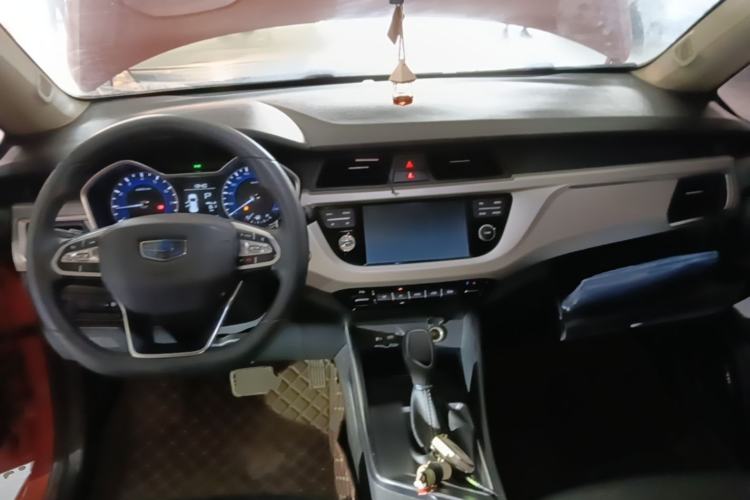 Used Geely Auto Vision X3 2019 Upgraded Model 1.5L CVT Prestige Version Center Console