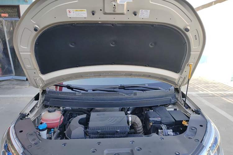 Used Geely Auto Vision X3 2019 Upgraded Model 1.5L CVT Prestige Version Engine Bay