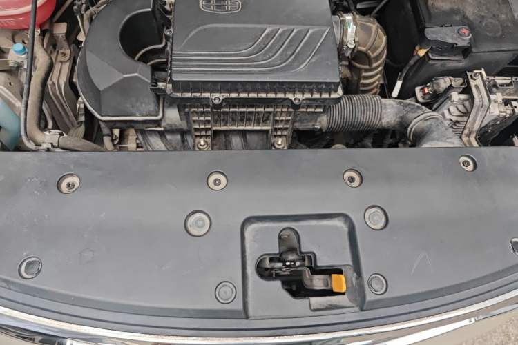 Used Geely Auto Vision X3 2019 Upgraded Model 1.5L CVT Elite Version Engine Bay