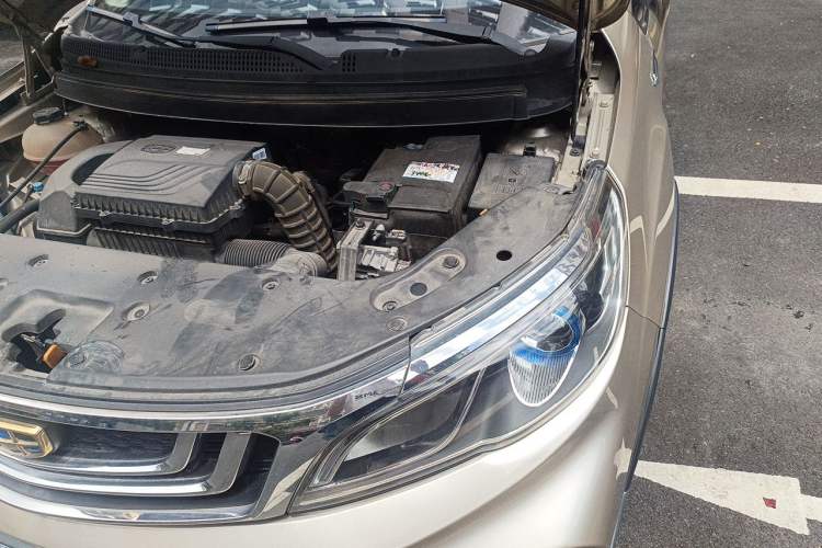 Used Geely Auto Vision X3 2019 Upgraded Model 1.5L CVT Prestige Version Engine Bay Left