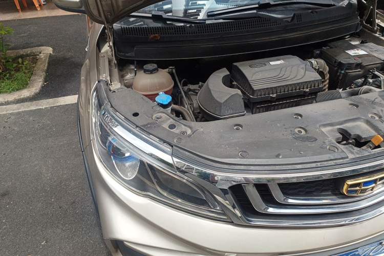 Used Geely Auto Vision X3 2019 Upgraded Model 1.5L CVT Prestige Version Engine Bay Right