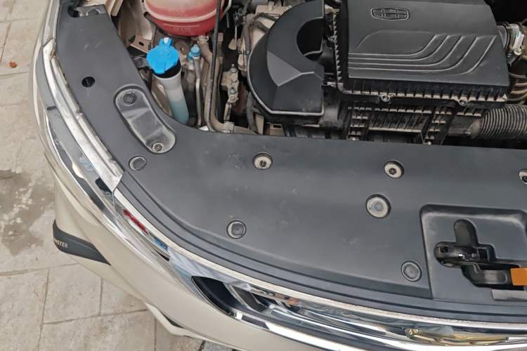 Used Geely Auto Vision X3 2019 Upgraded Model 1.5L CVT Elite Version Engine Bay Right
