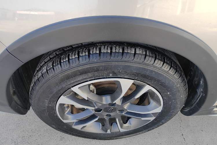 Used Geely Auto Vision X3 2019 Upgraded Model 1.5L CVT Prestige Version Exterior 4