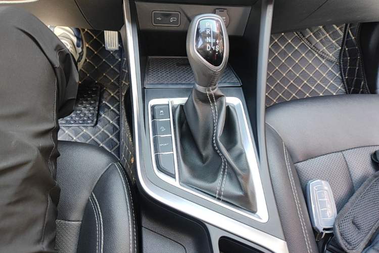 Used Geely Auto Vision X3 2019 Upgraded Model 1.5L CVT Prestige Version Gear Lever
