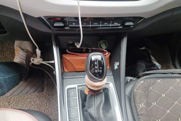 Used Geely Auto Vision X3 2019 Upgraded Model 1.5L CVT Prestige Version Gear Lever