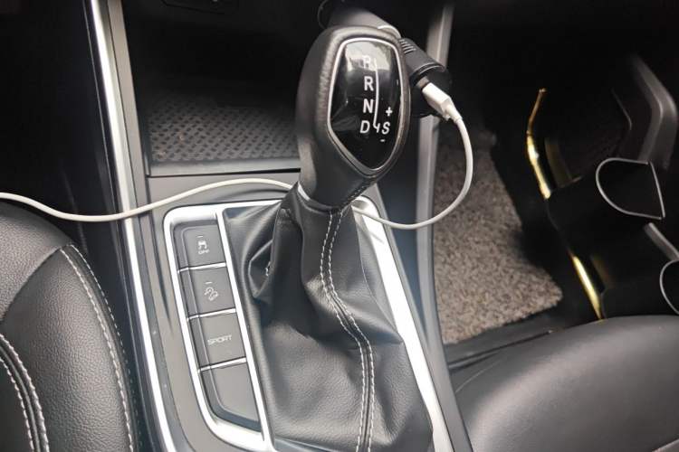 Used Geely Auto Vision X3 2019 Upgraded Model 1.5L CVT Elite Version Gear Lever