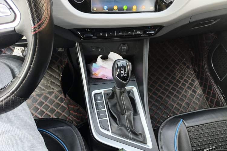 Used Geely Auto Vision X3 2019 Upgraded Model 1.5L CVT Elite Version Gear Lever