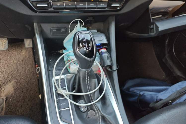Used Geely Auto Vision X3 2019 Upgraded Model 1.5L CVT Elite Version Gear Lever
