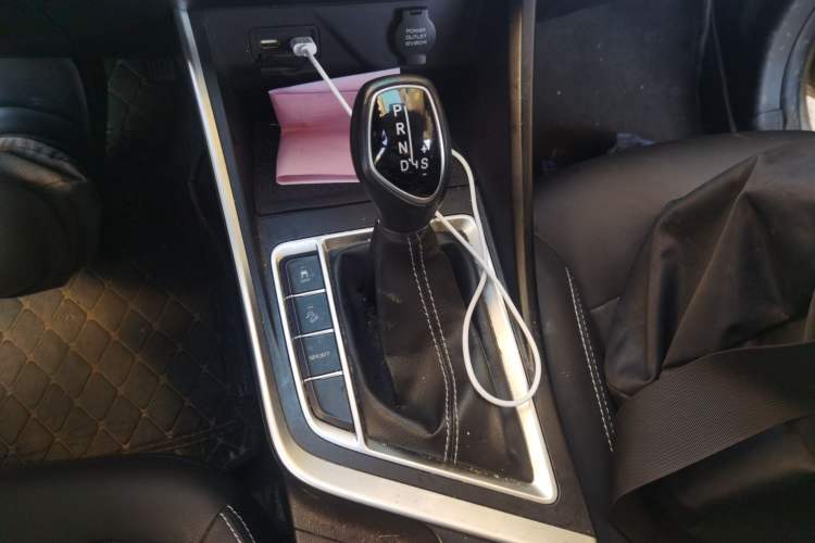 Used Geely Auto Vision X3 2019 Upgraded Model 1.5L CVT Prestige Version Gear Lever