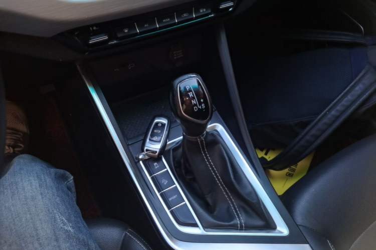 Used Geely Auto Vision X3 2019 Upgraded Model 1.5L CVT Elite Version Gear Lever