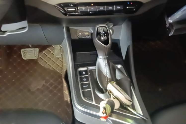 Used Geely Auto Vision X3 2019 Upgraded Model 1.5L CVT Prestige Version Gear Lever