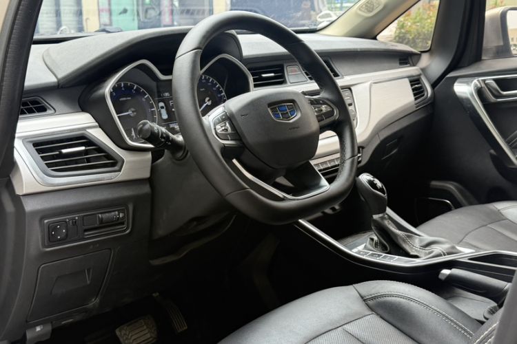 Used Geely Auto Vision X3 2019 Upgraded Model 1.5L CVT Elite Version Interior 4