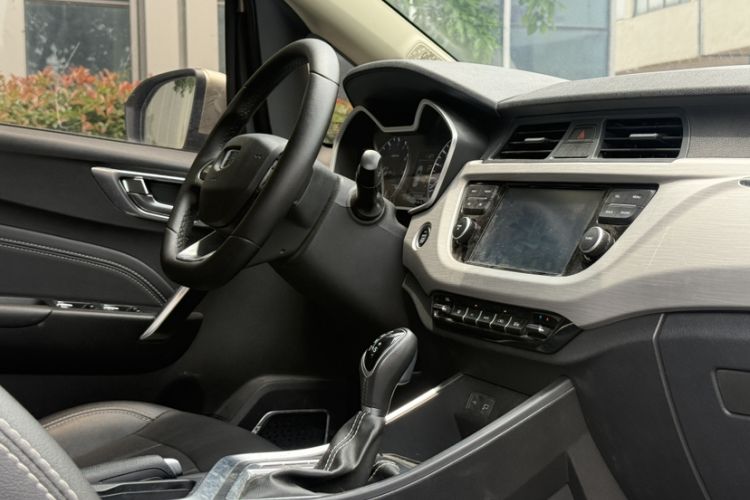 Used Geely Auto Vision X3 2019 Upgraded Model 1.5L CVT Elite Version Interior 5