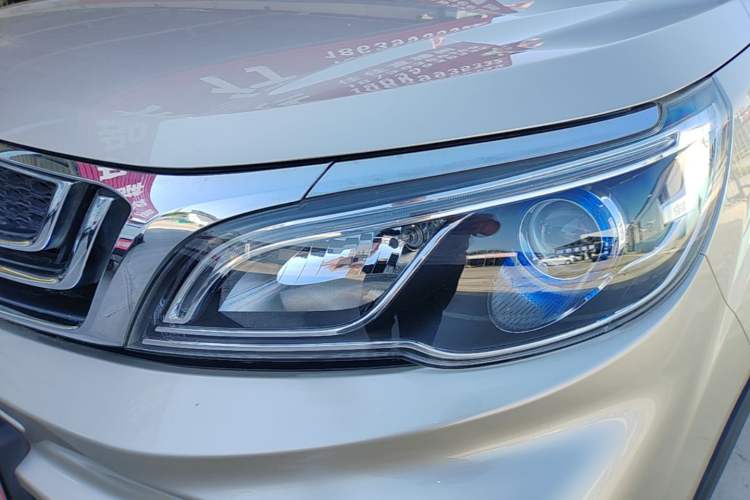 Used Geely Auto Vision X3 2019 Upgraded Model 1.5L CVT Prestige Version Left Front Headlight