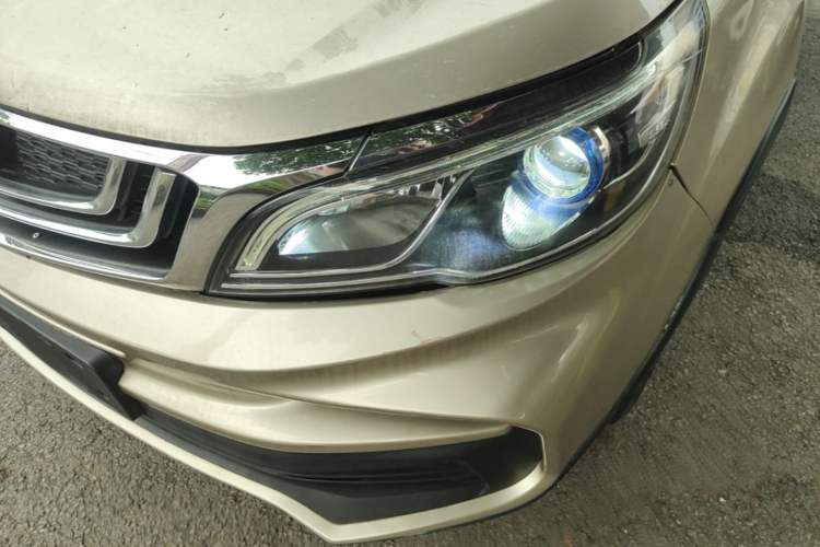 Used Geely Auto Vision X3 2019 Upgraded Model 1.5L Manual Elite Version Left Front Headlight