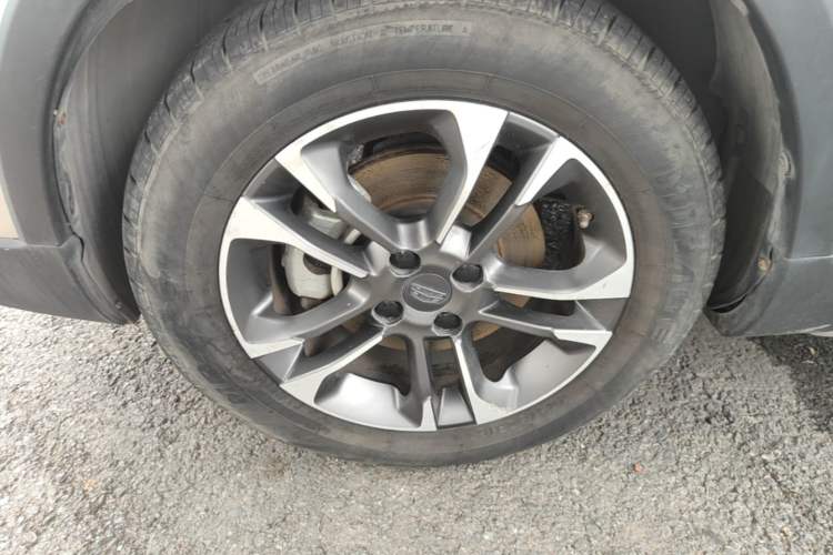 Used Geely Auto Vision X3 2019 Upgraded Model 1.5L Manual Elite Version Left Front Wheel Hub
