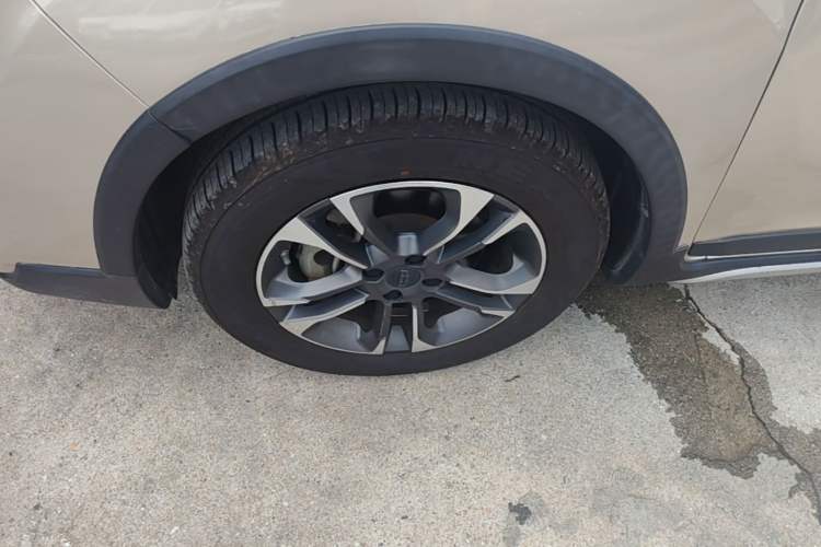 Used Geely Auto Vision X3 2019 Upgraded Model 1.5L CVT Elite Version Left Front Wheel Hub