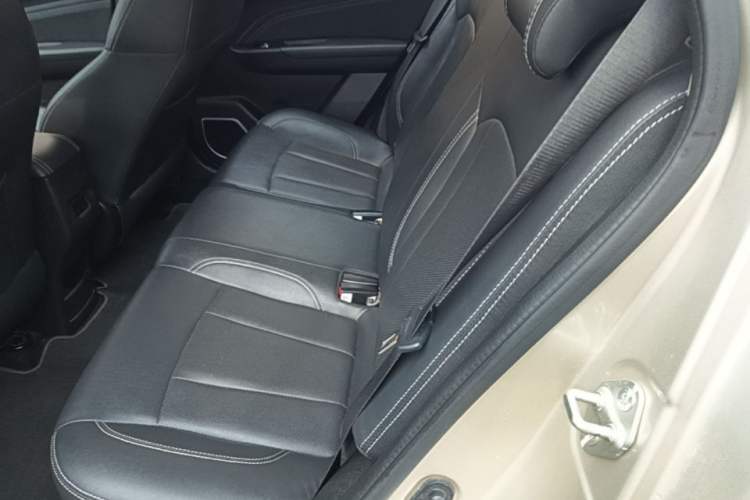 Used Geely Auto Vision X3 2019 Upgraded Model 1.5L CVT Elite Version Left Rear Seat
