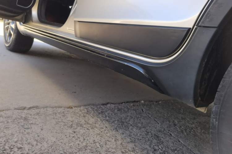 Used Geely Auto Vision X3 2019 Upgraded Model 1.5L CVT Elite Version Left Side Sill