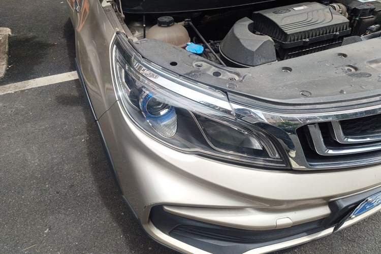 Used Geely Auto Vision X3 2019 Upgraded Model 1.5L CVT Prestige Version Right Front Headlight