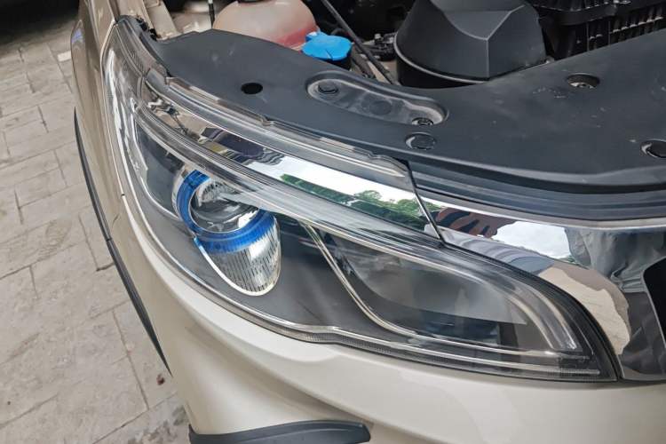 Used Geely Auto Vision X3 2019 Upgraded Model 1.5L CVT Elite Version Right Front Headlight
