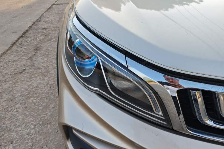 Used Geely Auto Vision X3 2019 Upgraded Model 1.5L CVT Elite Version Right Front Headlight