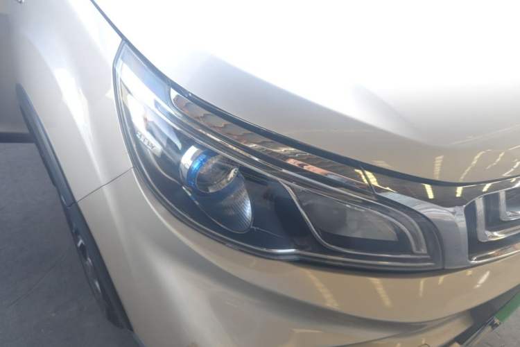 Used Geely Auto Vision X3 2019 Upgraded Model 1.5L CVT Prestige Version Right Front Headlight