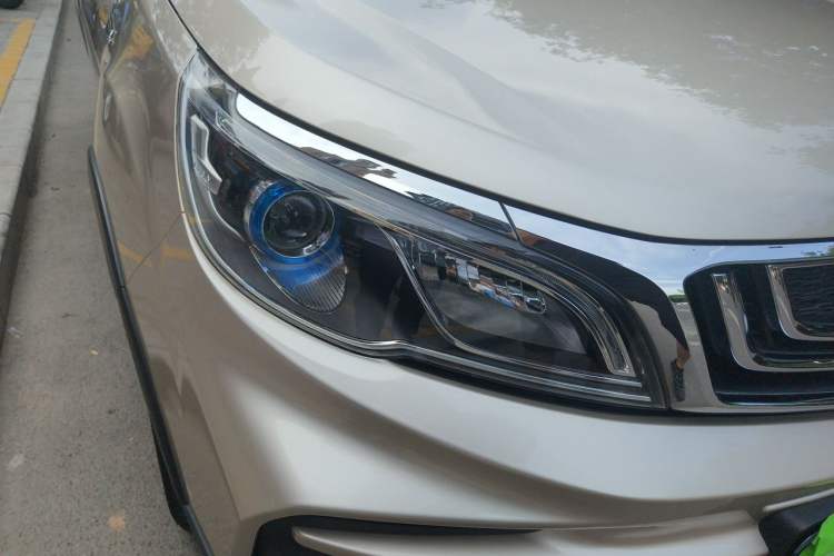Used Geely Auto Vision X3 2019 Upgraded Model 1.5L CVT Prestige Version Right Front Headlight