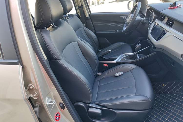 Used Geely Auto Vision X3 2019 Upgraded Model 1.5L CVT Prestige Version Right Front Seat