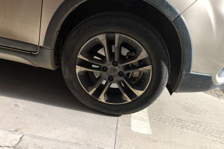 Used Geely Auto Vision X3 2019 Upgraded Model 1.5L Manual Luxury Version Right Front Wheel Hub