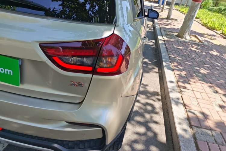 Used Geely Auto Vision X3 2019 Upgraded Model 1.5L Manual Luxury Version Right Rear Taillight