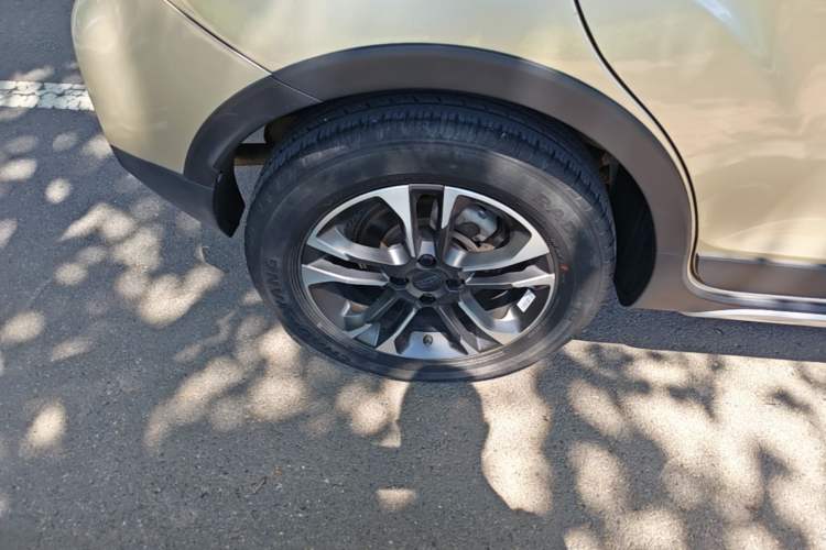 Used Geely Auto Vision X3 2019 Upgraded Model 1.5L Manual Luxury Version Right Rear Wheel Hub