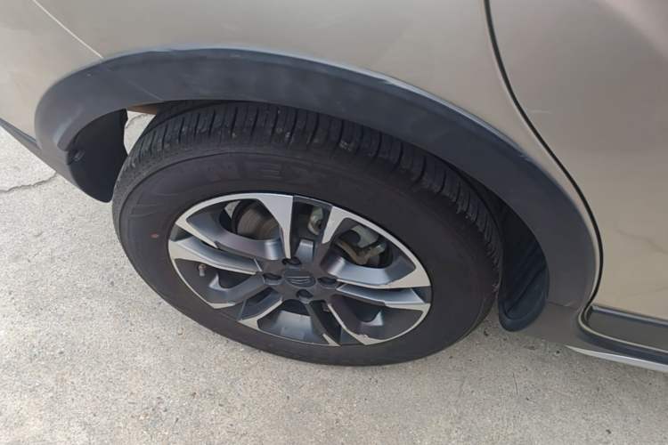 Used Geely Auto Vision X3 2019 Upgraded Model 1.5L CVT Elite Version Right Rear Wheel Hub