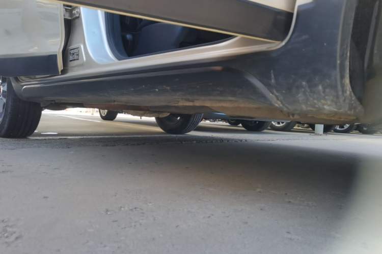 Used Geely Auto Vision X3 2019 Upgraded Model 1.5L CVT Elite Version Right Side Sill