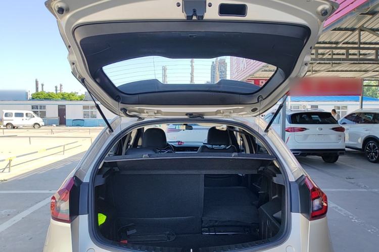 Used Geely Auto Vision X3 2019 Upgraded Model 1.5L CVT Prestige Version Trunk