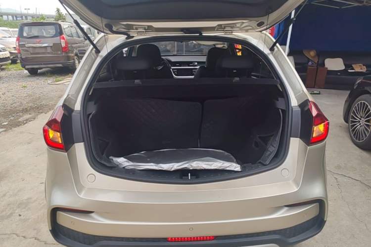 Used Geely Auto Vision X3 2019 Upgraded Model 1.5L CVT Elite Version Trunk