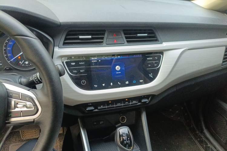 Used Geely Auto Vision X3 2020 1.5L CVT Luxury Model Audio And AC Panel