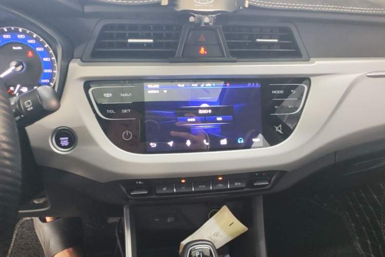 Used Geely Auto Vision X3 2020 1.5L CVT Luxury Model Audio And AC Panel