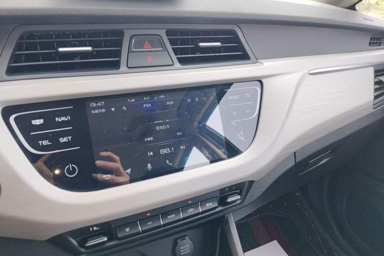 Used Geely Auto Vision X3 2020 1.5L CVT Luxury Model Audio And AC Panel