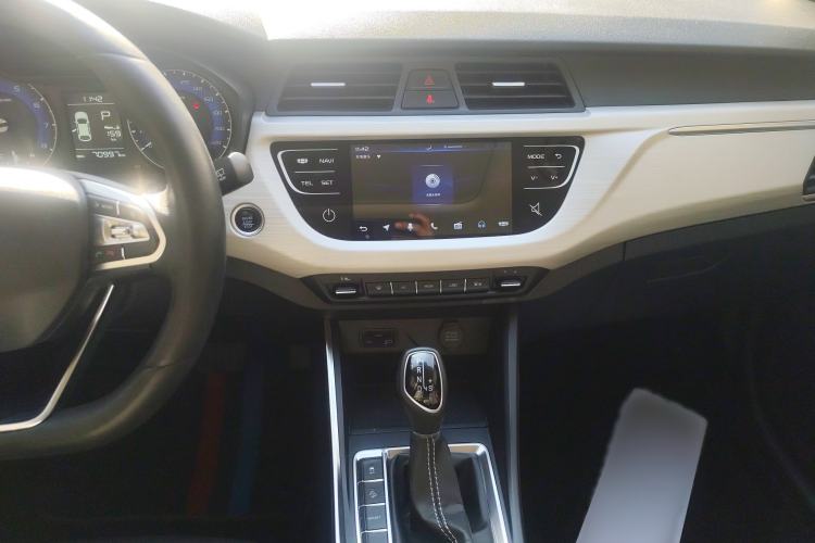 Used Geely Auto Vision X3 2020 1.5L CVT Luxury Model Audio And AC Panel