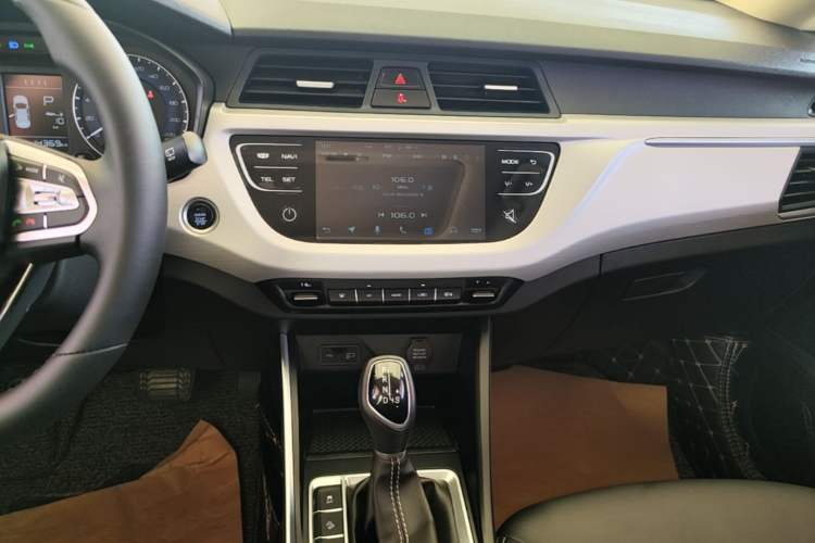 Used Geely Auto Vision X3 2020 1.5L CVT Luxury Model Audio And AC Panel