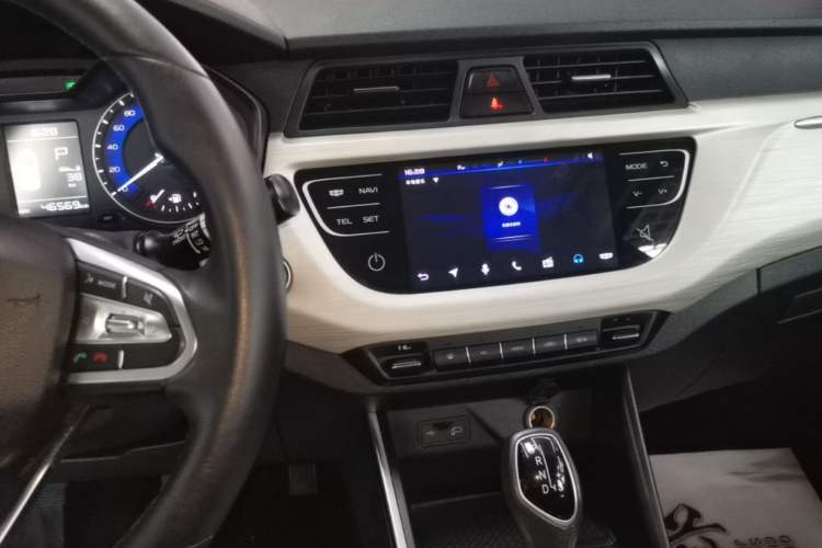 Used Geely Auto Vision X3 2020 1.5L CVT Luxury Model Audio And AC Panel